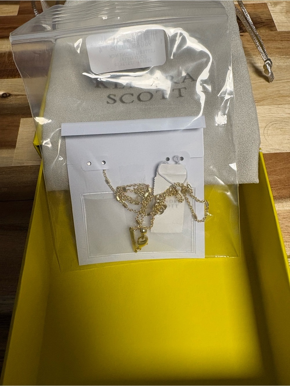 NWT Kendra Scott Gold Letter U Pendant Necklace - Picture 6 of 8